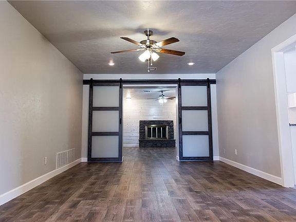 2nd image of 601 Cherry Ave