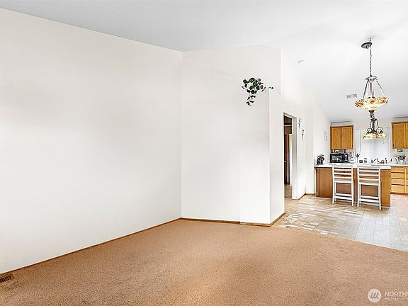 4th image of 916 40th Avenue SW