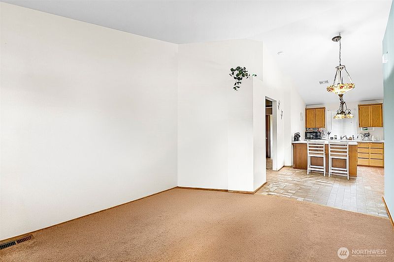 4th image of 916 40th Avenue SW