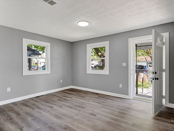 4th image of 1015 Broadway St