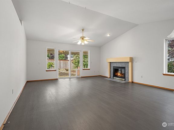 5th image of 3041 Swordfern Drive NW