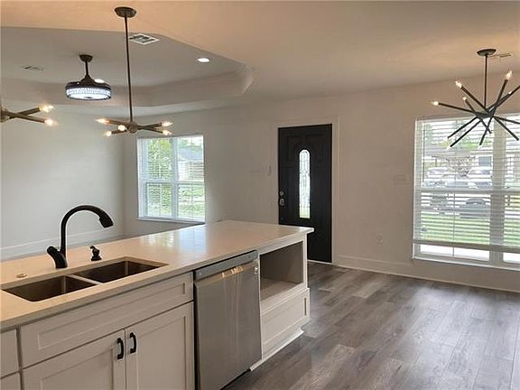 4th image of 728 Camelia Ave