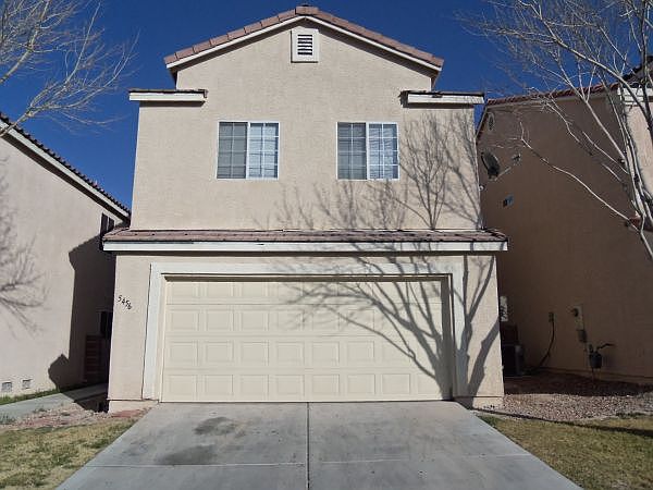 Housefront & 2 car driveway 