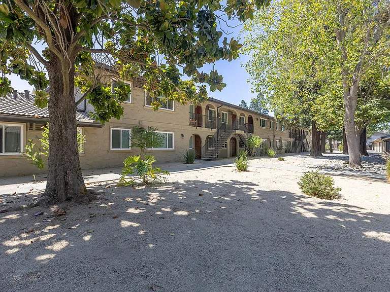 Terrazo Apartments — Photo 13