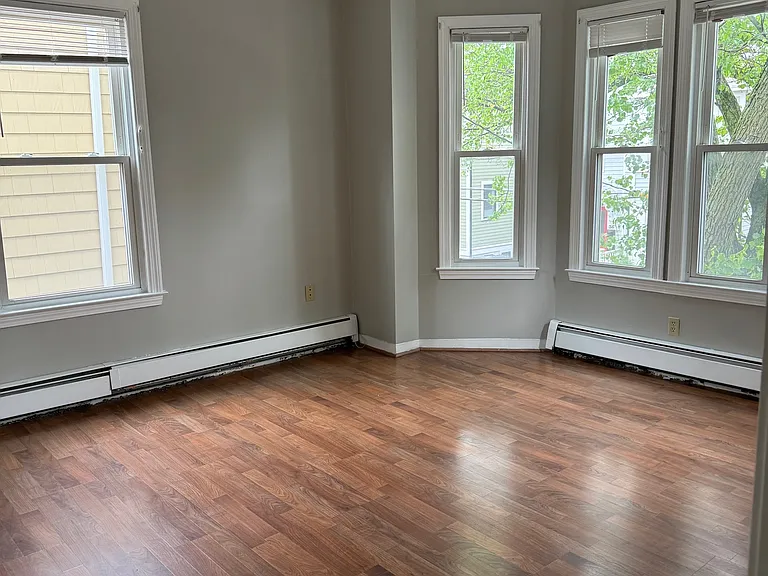 37 Howard St — Photo 4