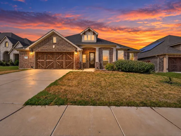 289 Sparkling Springs Dr, Waxahachie, TX 75165