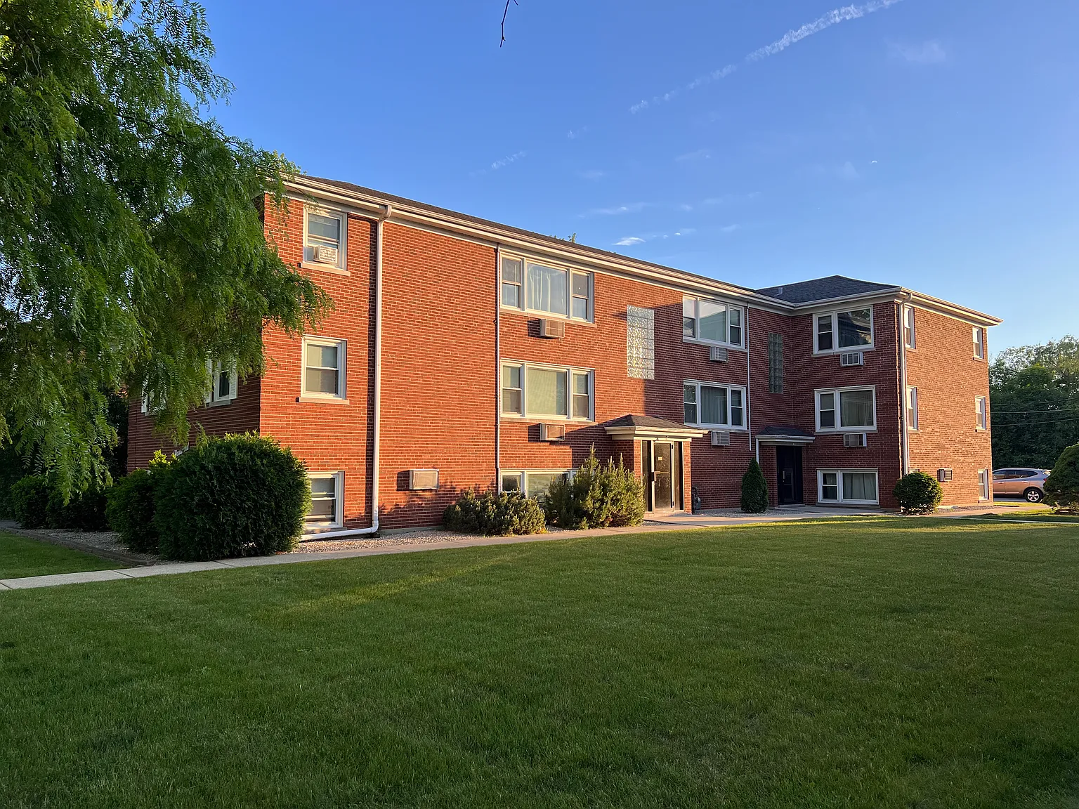 2 bed, 875 sqft, $1,975 — Photo 1