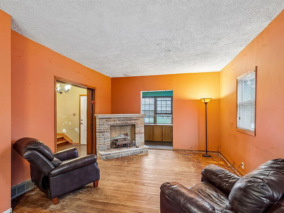 4th image of 2814 E Walnut St