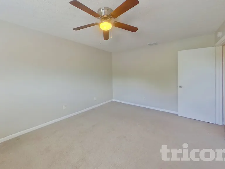 1422 Mistyglen Ln — Photo 8
