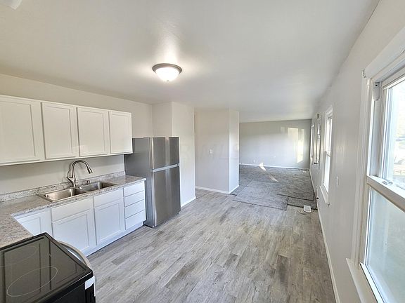 4th image of 494 Roberts Ave