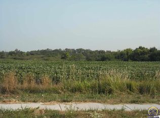 1 SW 17th St #B, Topeka, KS 66612