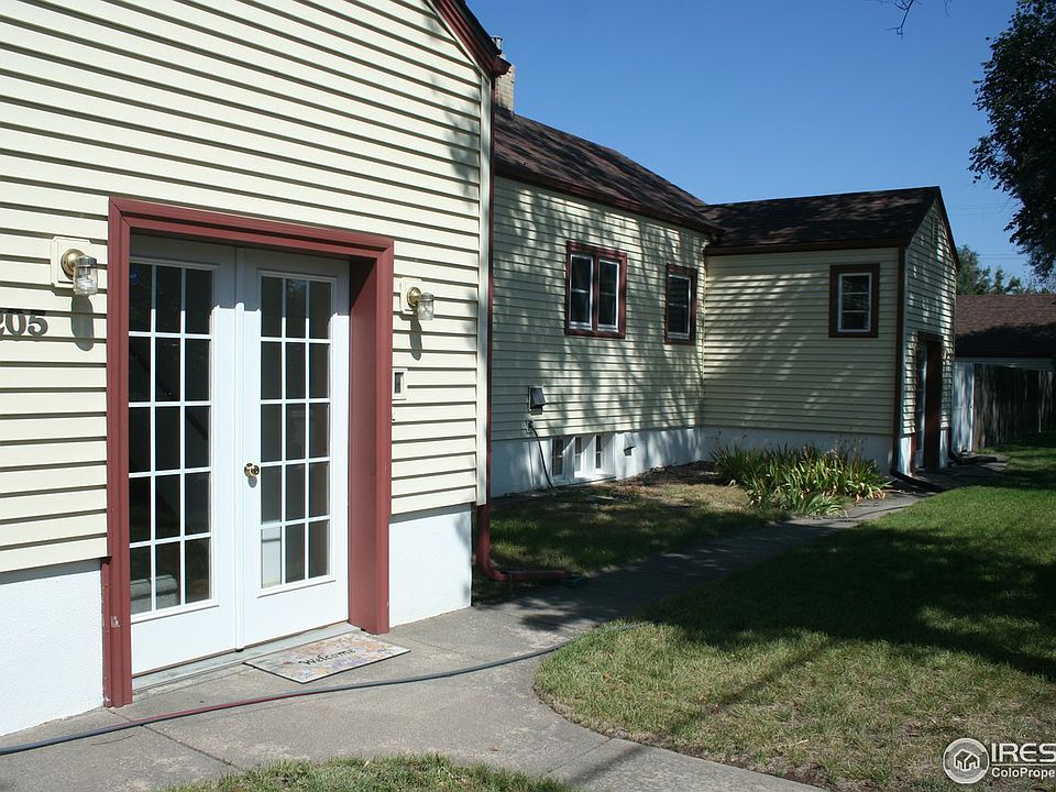 1st image of 205 3rd Ave