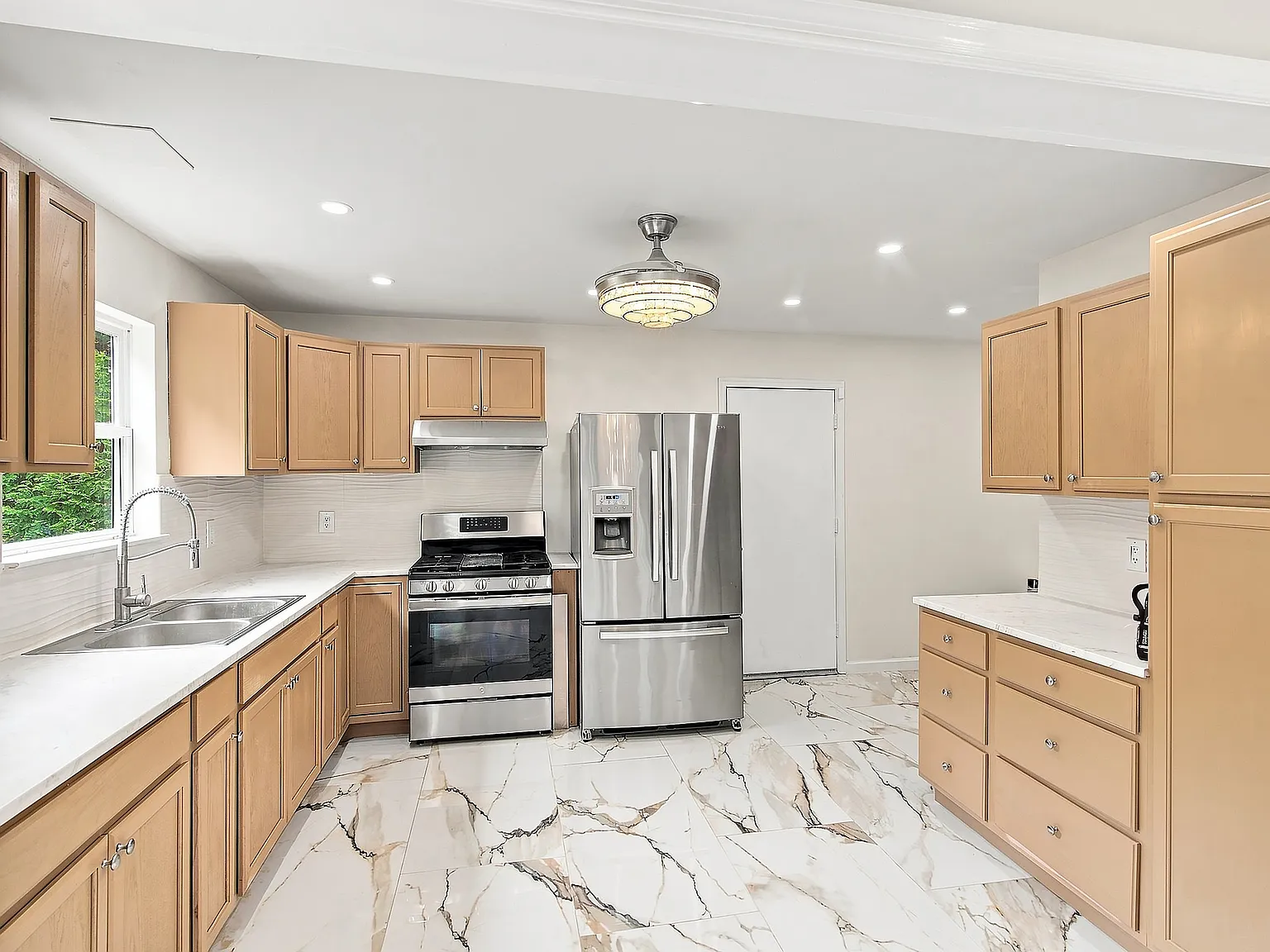 3 bed, 1786 sqft, $3,750 — Photo 3