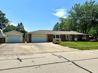 2000 Winnebago Dr, Springfield, IL 62702