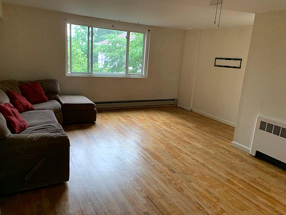 3rd image of 58 Hamilton Pl APT 3