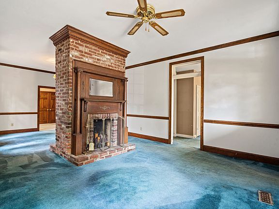 5th image of 563 Summitt St