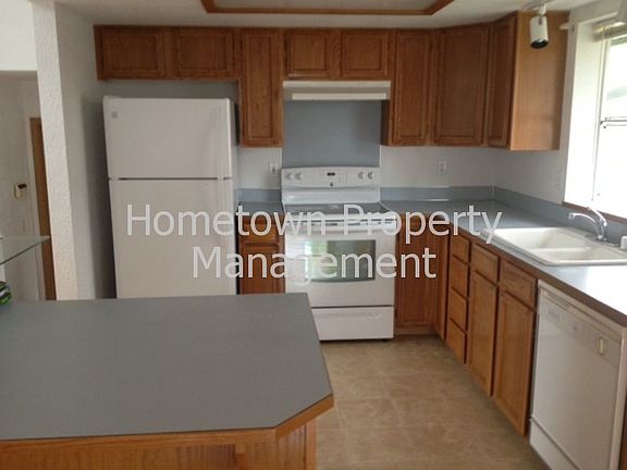 5th image of 3940 Sidney St SE