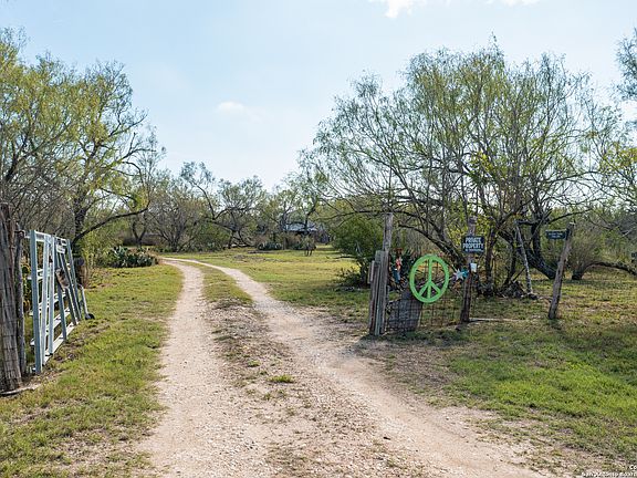 3rd image of 224 County Road 4581