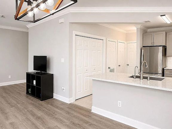 4th image of 801 Luther St W Unit 903