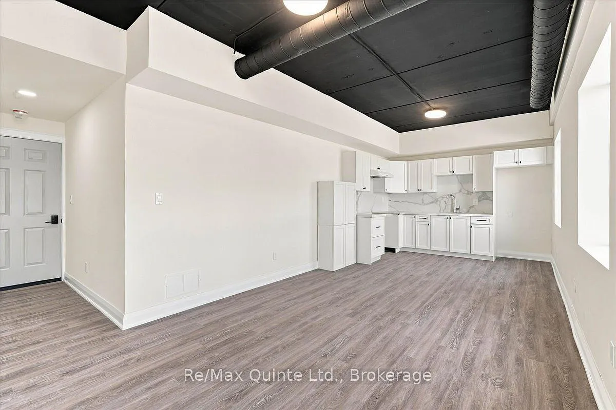 Studio, $1,400 — Photo 1