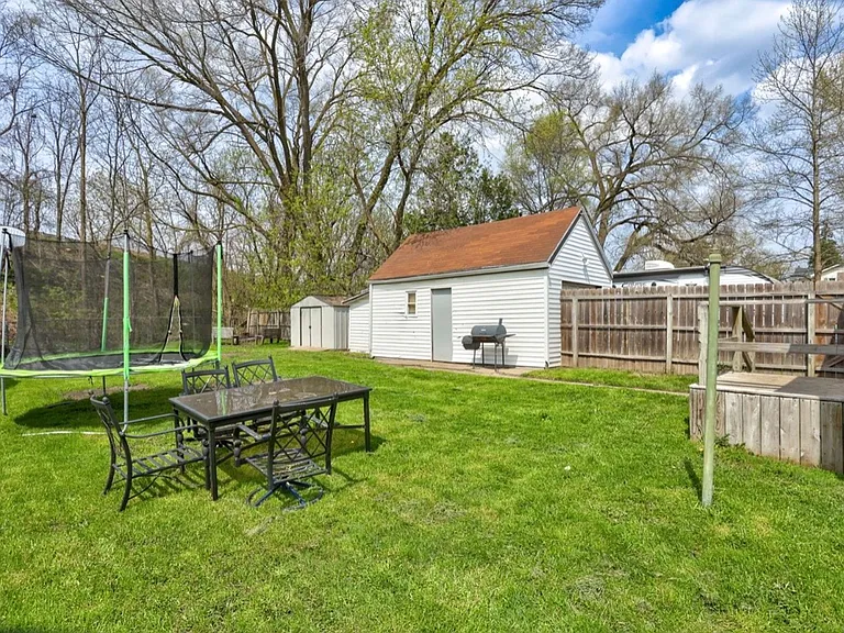2875 Schaefer St — Photo 16
