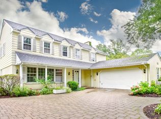 2440 Crabtree Ln, Northbrook, IL