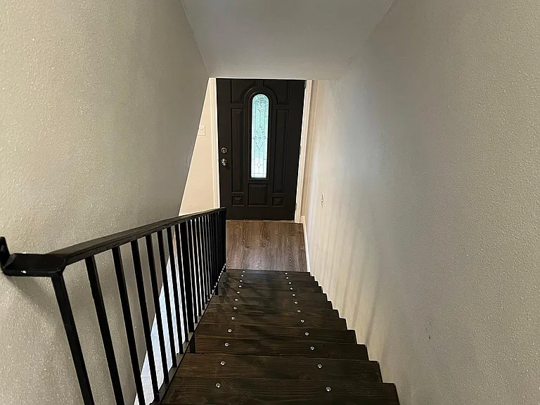 429 W Elk Ave #B — Photo 17