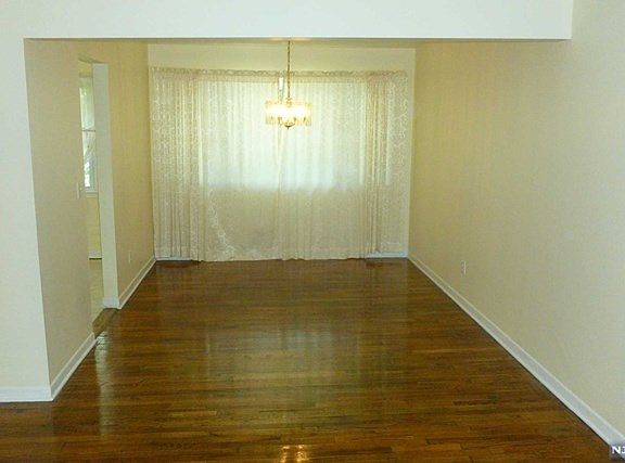 5th image of 3 Country Ln