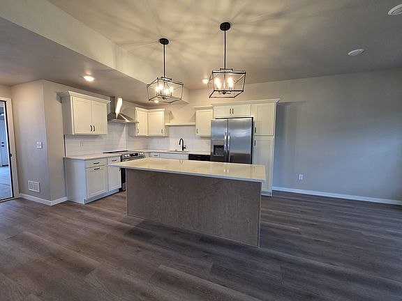 5th image of 2311 Water Tower Pl