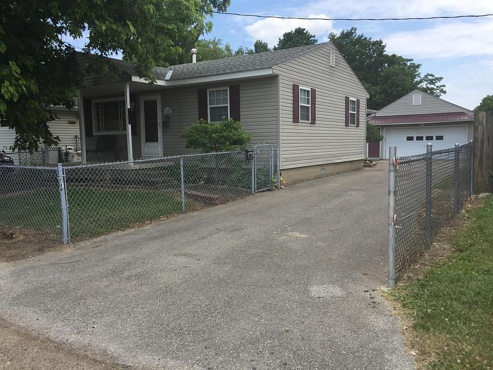 1st image of 140 Rosewood Ave