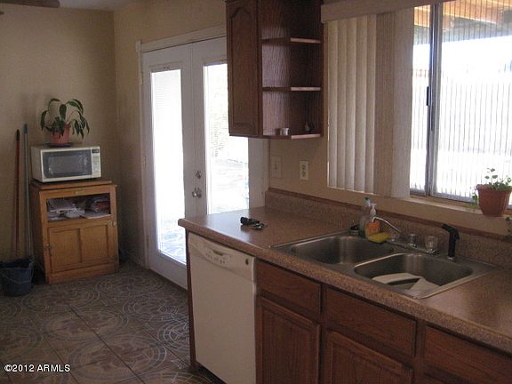 4th image of 3041 S Pennington Avenue