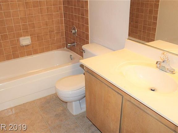 3rd image of 701 Rock Springs Dr APT 101