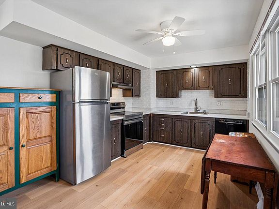 5th image of 1090 Broadview Dr