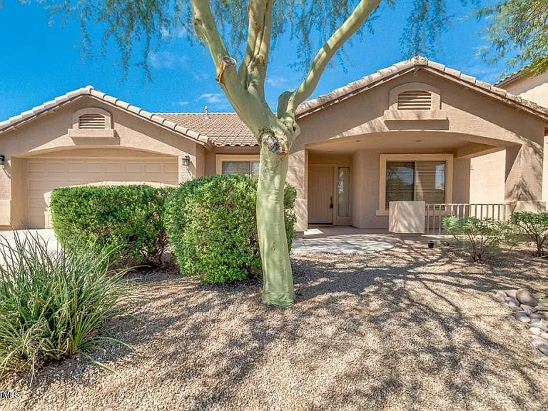 42376 W Chisholm Dr — Photo 1