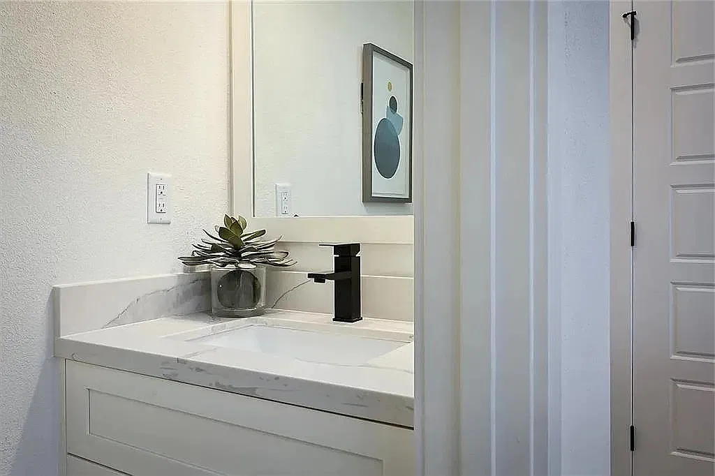 3 bed, 2.5 bath, 1463 sqft, $2,075 — Photo 4