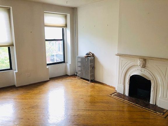 4th image of 41 Jefferson Ave #2