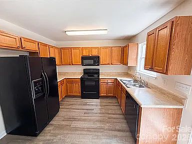 3rd image of 1134 Jordans Pond Ln