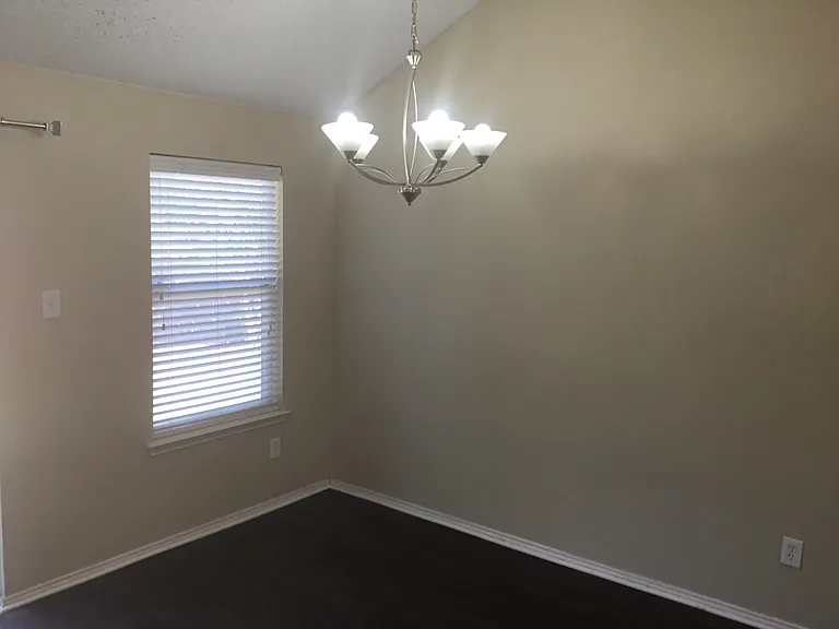 7605 Stanhope Ln — Photo 4