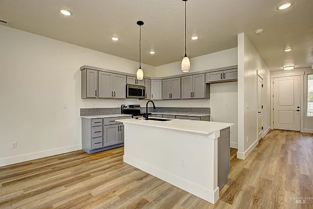 127 N Trifecta Ln — Photo 3