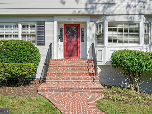 4th image of 8422 Porter Ln