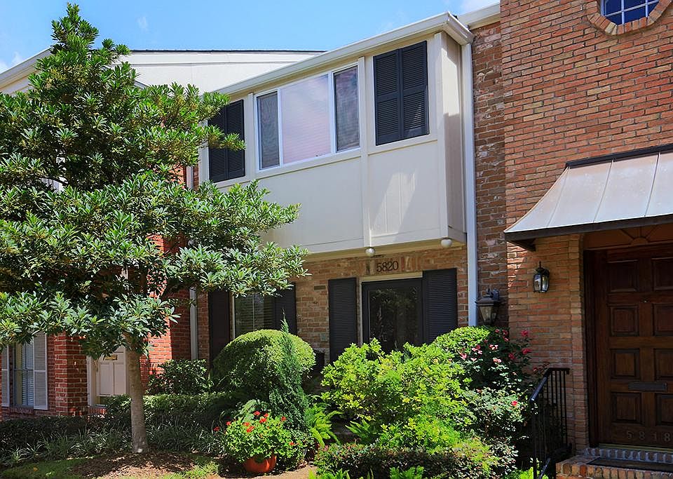 Beautiful 2 bed/2.5 bath townhome in sought after Tanglegrove!