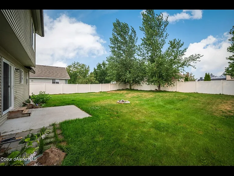 2635 W Wilbur Ave — Photo 8
