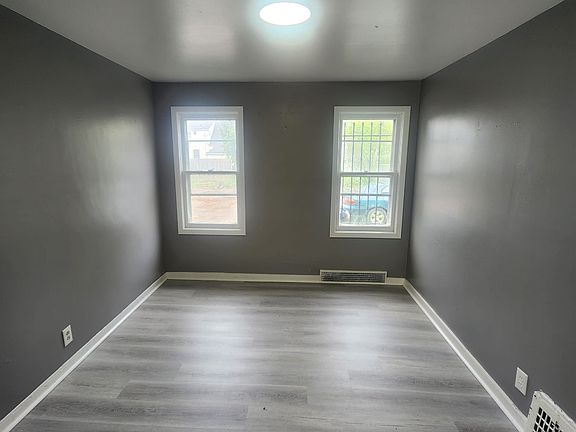 3rd image of 332 Millicent Ave