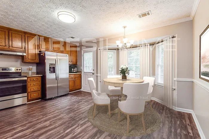 4140 Fox Chase Dr — Photo 3