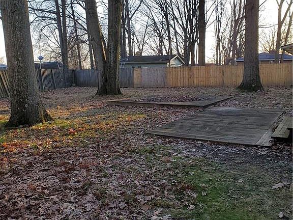 4th image of 2165 Bott St