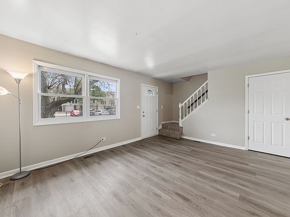 4th image of 942 Cardiff Ct
