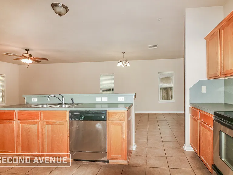 2613 Las Brisas St — Photo 8