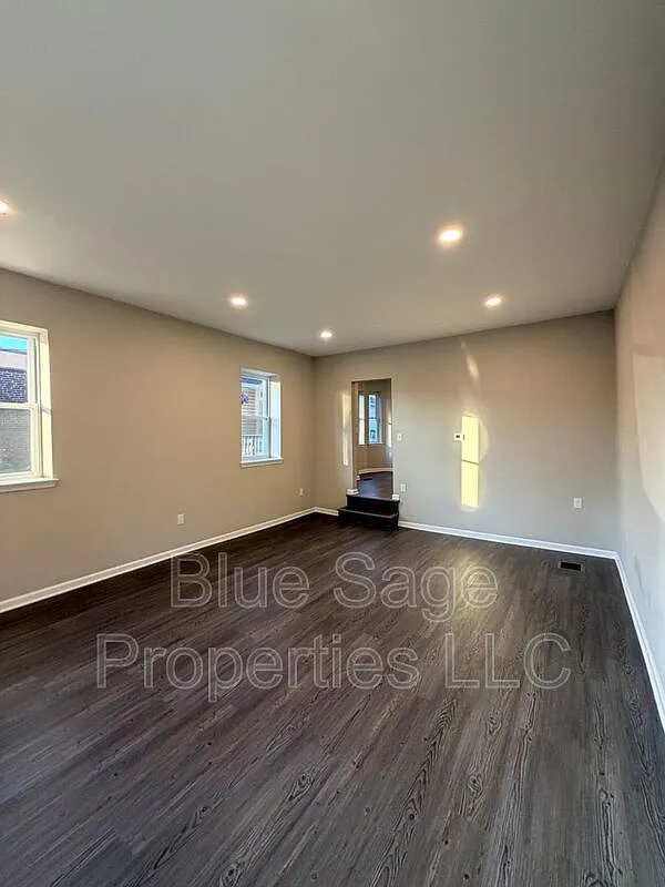 4 bed, 2.0 bath, 1622 sqft, $2,195 — Photo 2