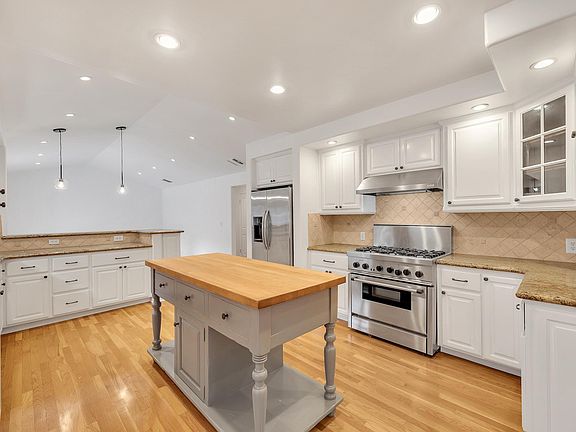 3rd image of 5539 Murietta Ave