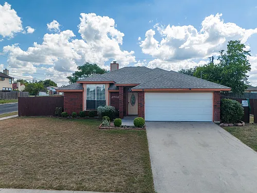 2702 Hemlock Dr Photo 1